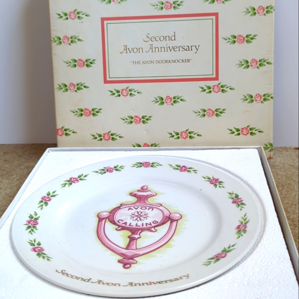 Avon Representative Second  Anniversary Plate The Avon Door Knocker w/Foam & Box